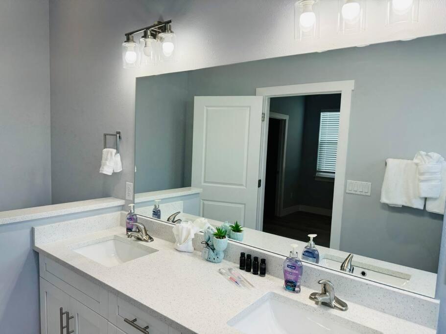 Brand New Tampa Oasis With Private Jacuzzi Retreat Vila Lutz Exterior foto